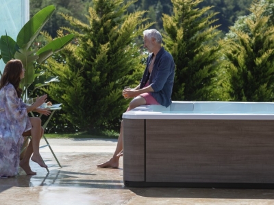 ¿Cómo puedo evitar que se forme una línea de agua amarilla en mi spa ?
